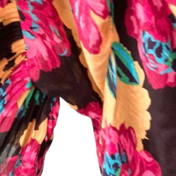 NEW La Maison Talulah One Shoulder Floral Ruffled Mini Dress in Size Small - Picture 6 of 10